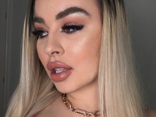 Chat vidéo érotique YnnesBritney