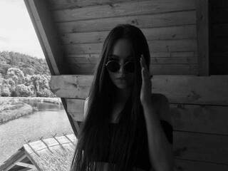 Chat vidéo érotique YourQueen77