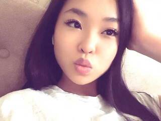 Chat vidéo érotique YunHori